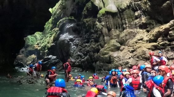 Body Rafting Green Canyon