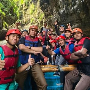 Naik Perahu Green Canyon